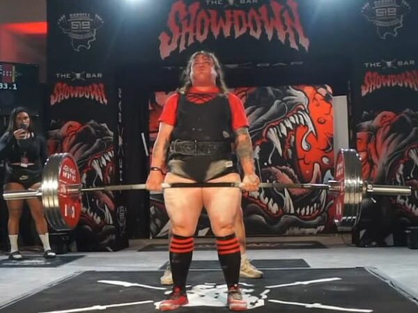 Naz Salman deadlifts 485lbs at the 2026 PLU The Bar Showdown