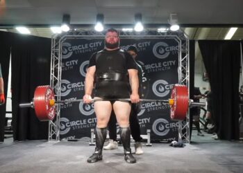 Devon Burdette Deadlifts 302.5 kg at the 2026 Circle City Open